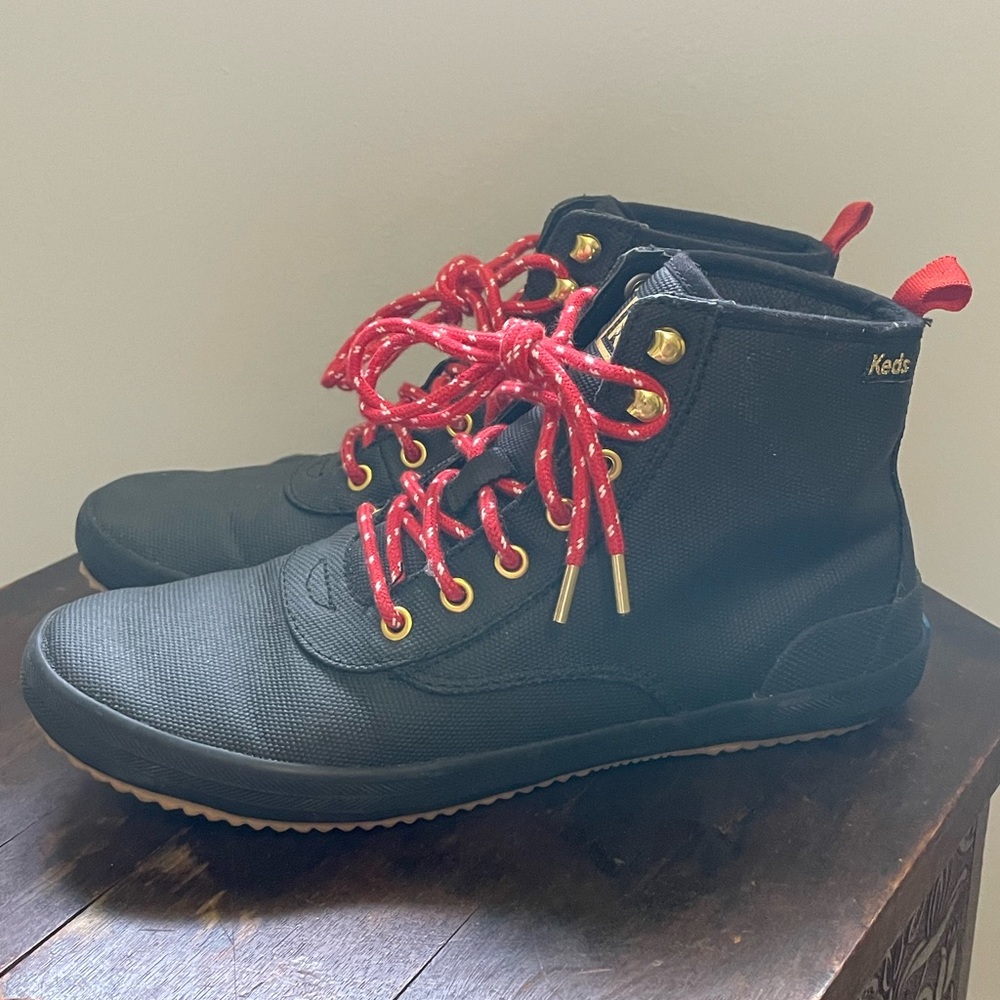 KEDS womens SZ.8 waterproof rain boots.
